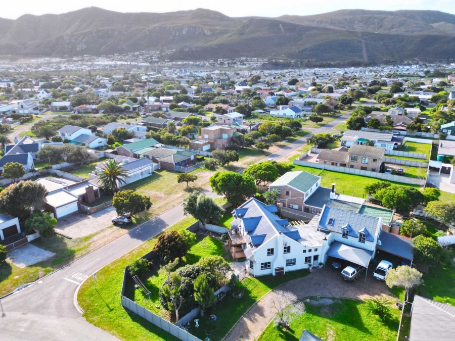 6 Bedroom Property for Sale in Sandbaai Western Cape